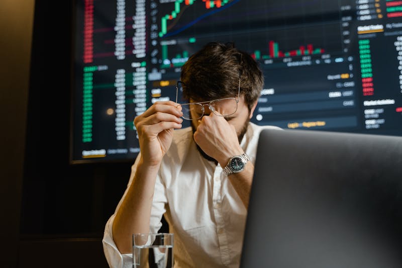 Extended Crypto ETF Outflows Signal Institutional Disengagement, Glassnode Reports
