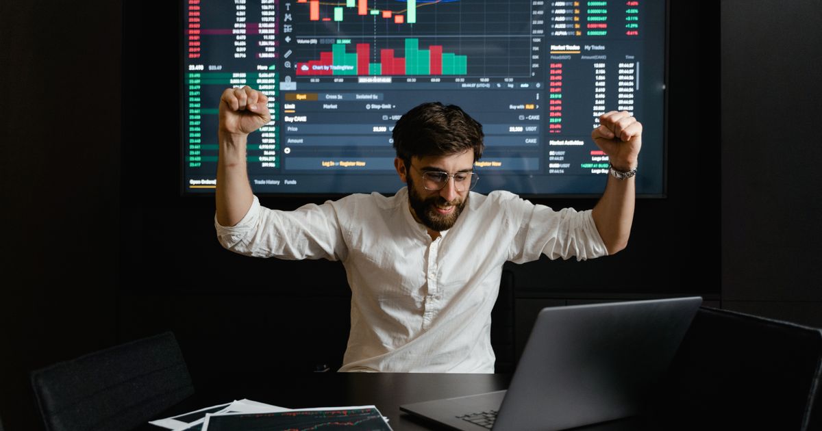 Professional forex trading framework — trader reviewing charts and analysis at a workstation