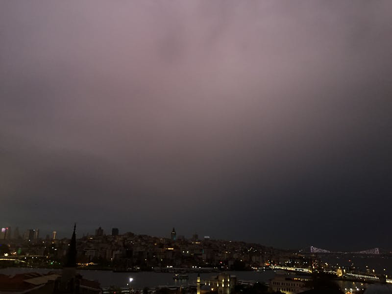 Cartuchos de filtro de sedimentos nuevos y usados en comparación