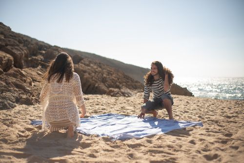Free A couple enjoying a sunny day on a beautiful Portuguese beach. Stock Photo