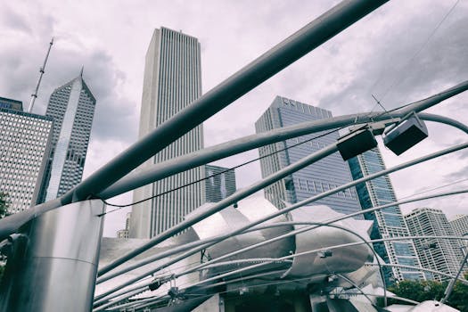 芝加哥天际线的迷人景观充满了未来主义金属结构和摩天大楼