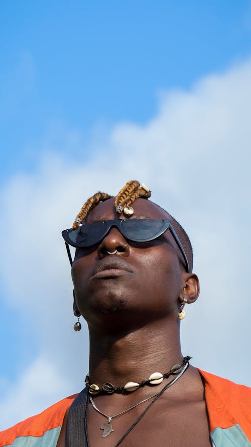 Free Portrait of a Man Wearing Sunglasses under a Blue Sky Stock Photo