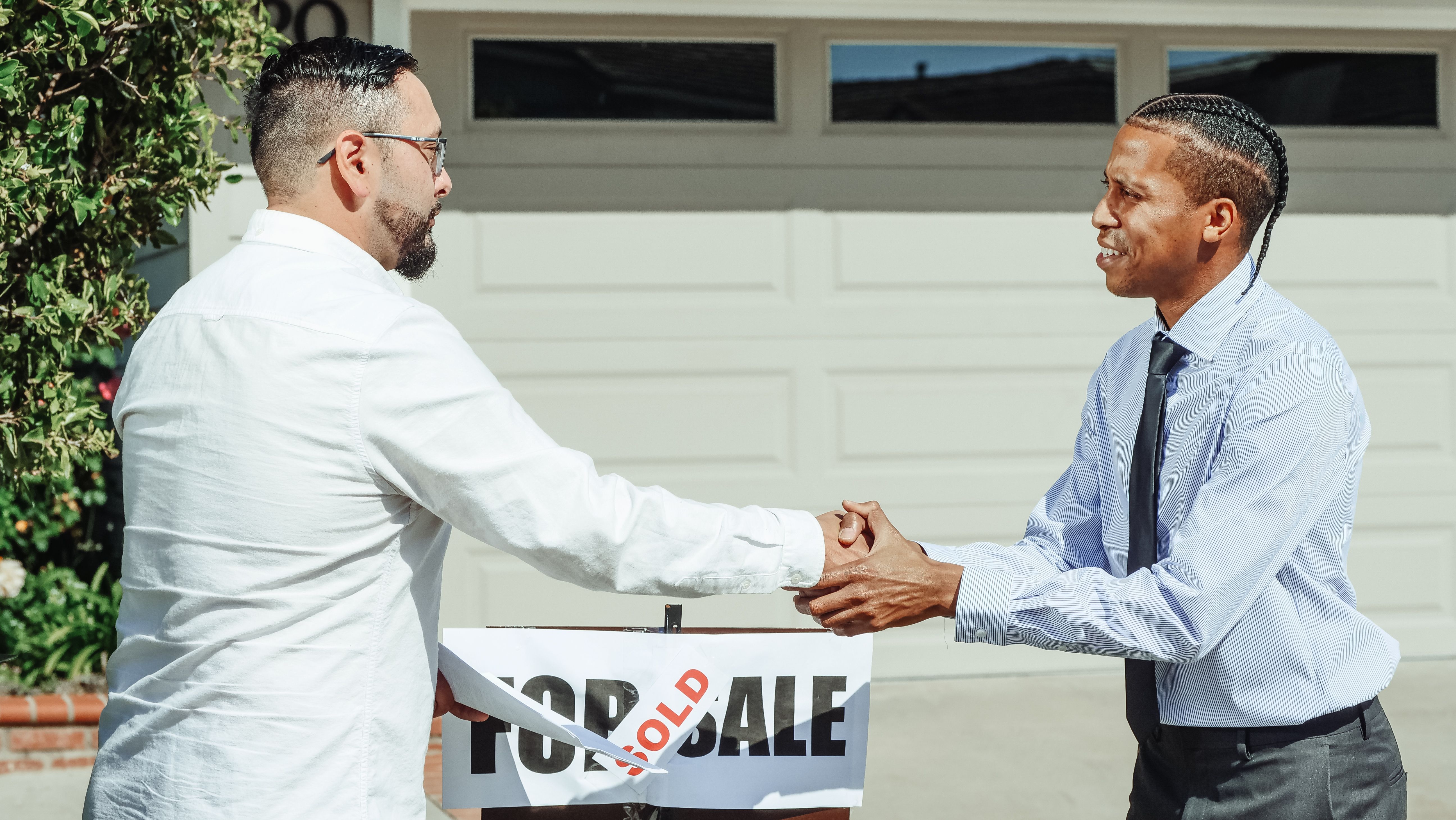 Alt-text: Two people shaking hands