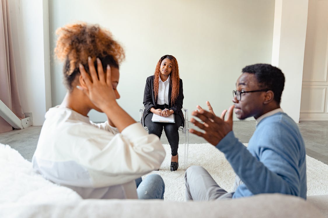 Free A Couple in a Psychotherapy Session Stock Photo