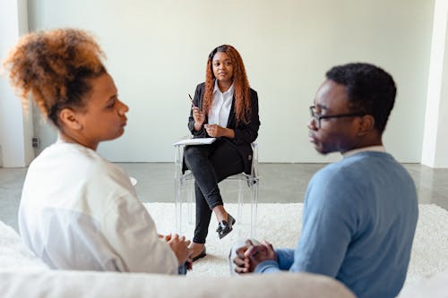Free A Couple in a Psychotherapy Session Stock Photo