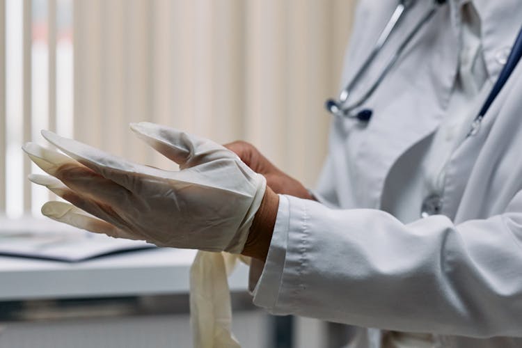 A Medical Professional Wearing A Latex Gloves On Hands