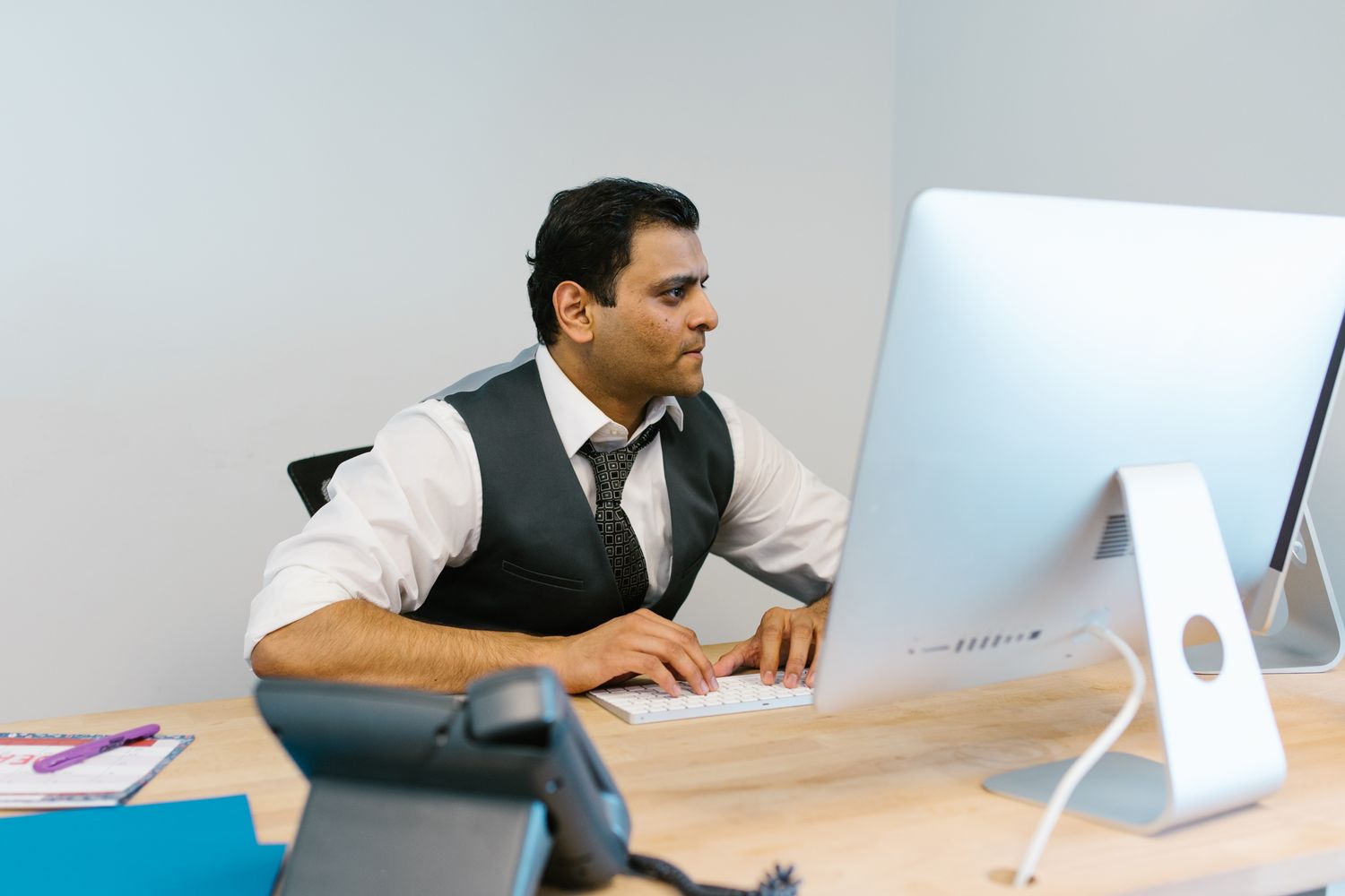Professional IT technician installing Windows 11 on desktop computer in clean office environment