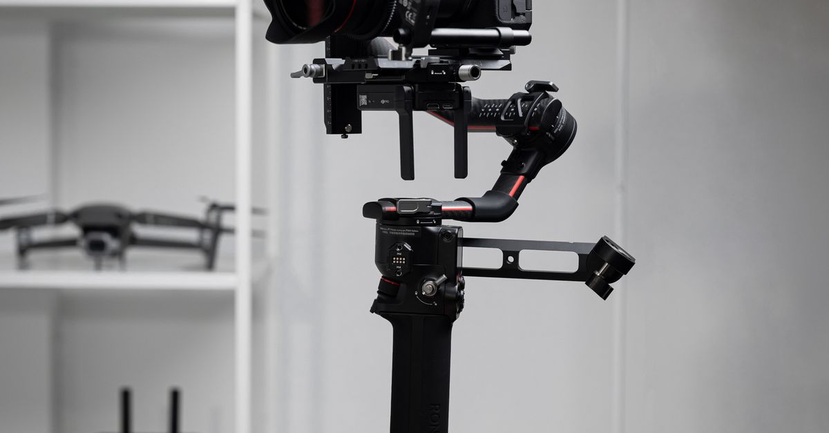 Camera Moderna Close up of a Modern Camera · Free Stock Photo