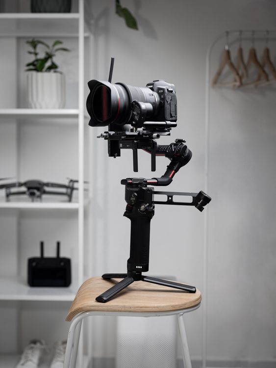 Camera Moderna Close up of a Modern Camera · Free Stock Photo