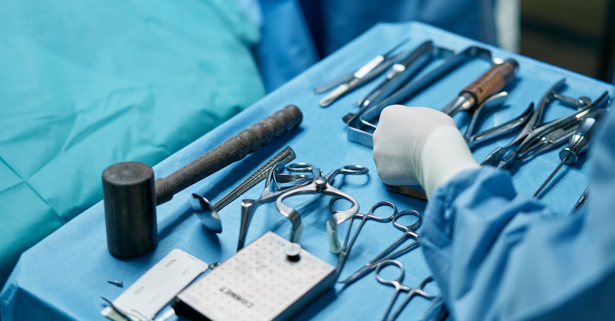 Instruments chirurgicaux courants : liste et utilisations