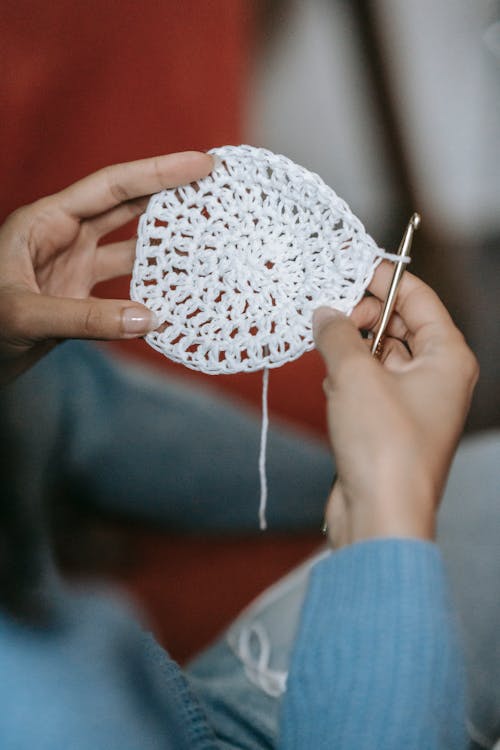 Free Close-Up Shot of a Person Knitting Stock Photo