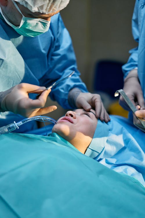 Free A Doctor Explaining a Medical Procedure to a Patient Stock Photo