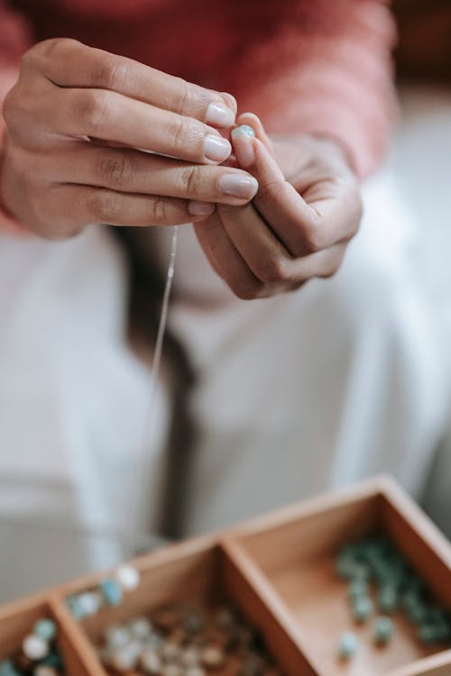 Fotobanka s bezplatnými fotkami na tému anonymný, bižutérie, craftswoman