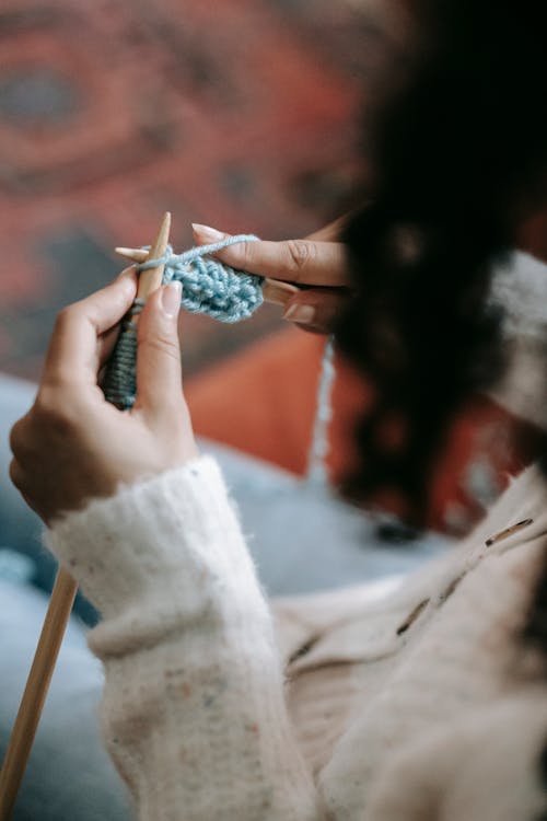 Free Crop craftswoman knitting on weekend at home Stock Photo