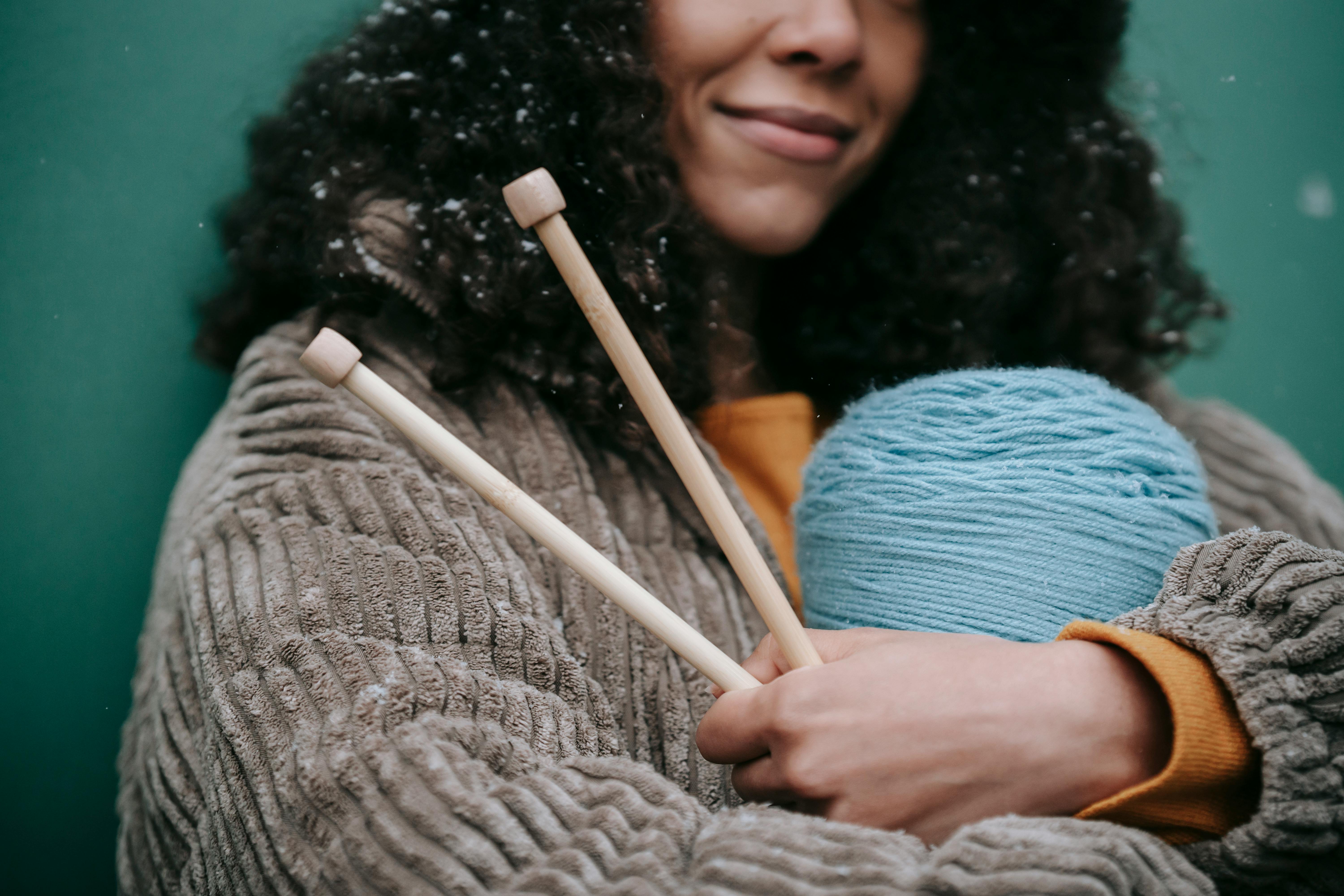 Extra Large Knitting Needles Piercing A Skein Of Brown Wool Stock Photo -  Download Image Now - iStock