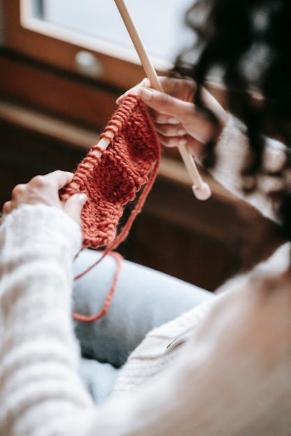 How to knit a men's scarf for beginners