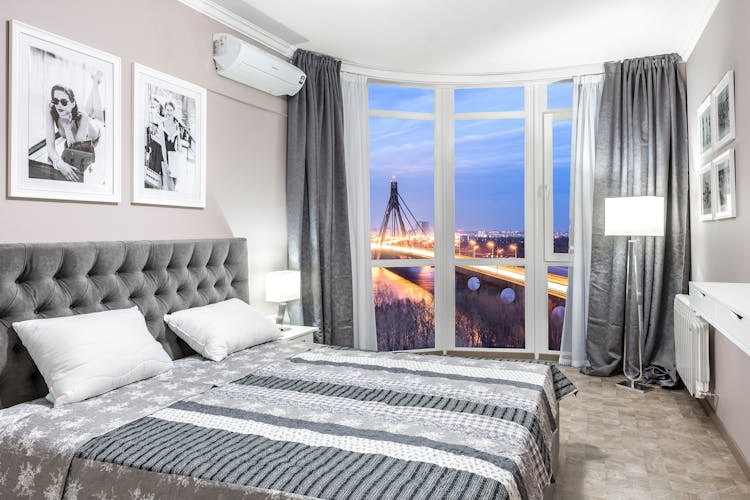 Spacious Bedroom With City View