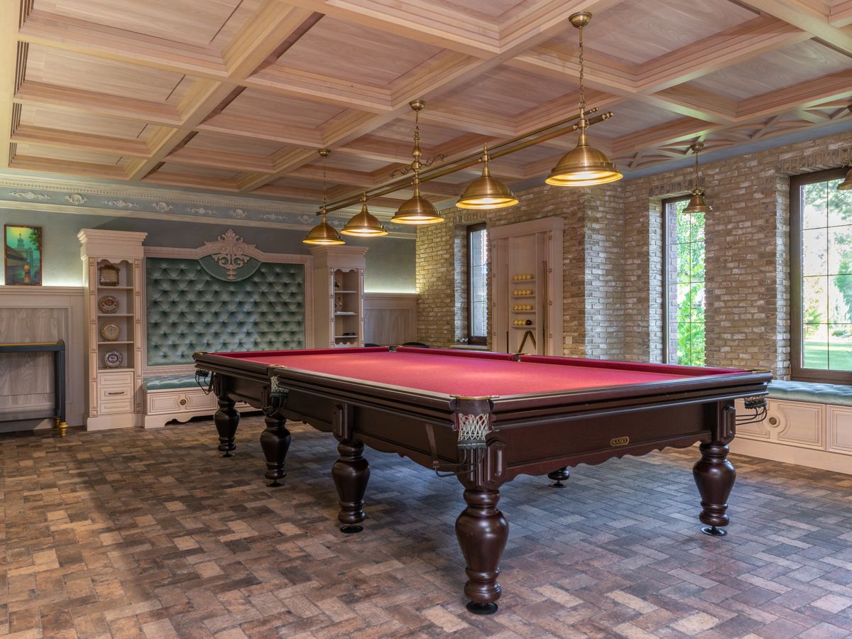 Spacious snooker room with elegant, premium decor