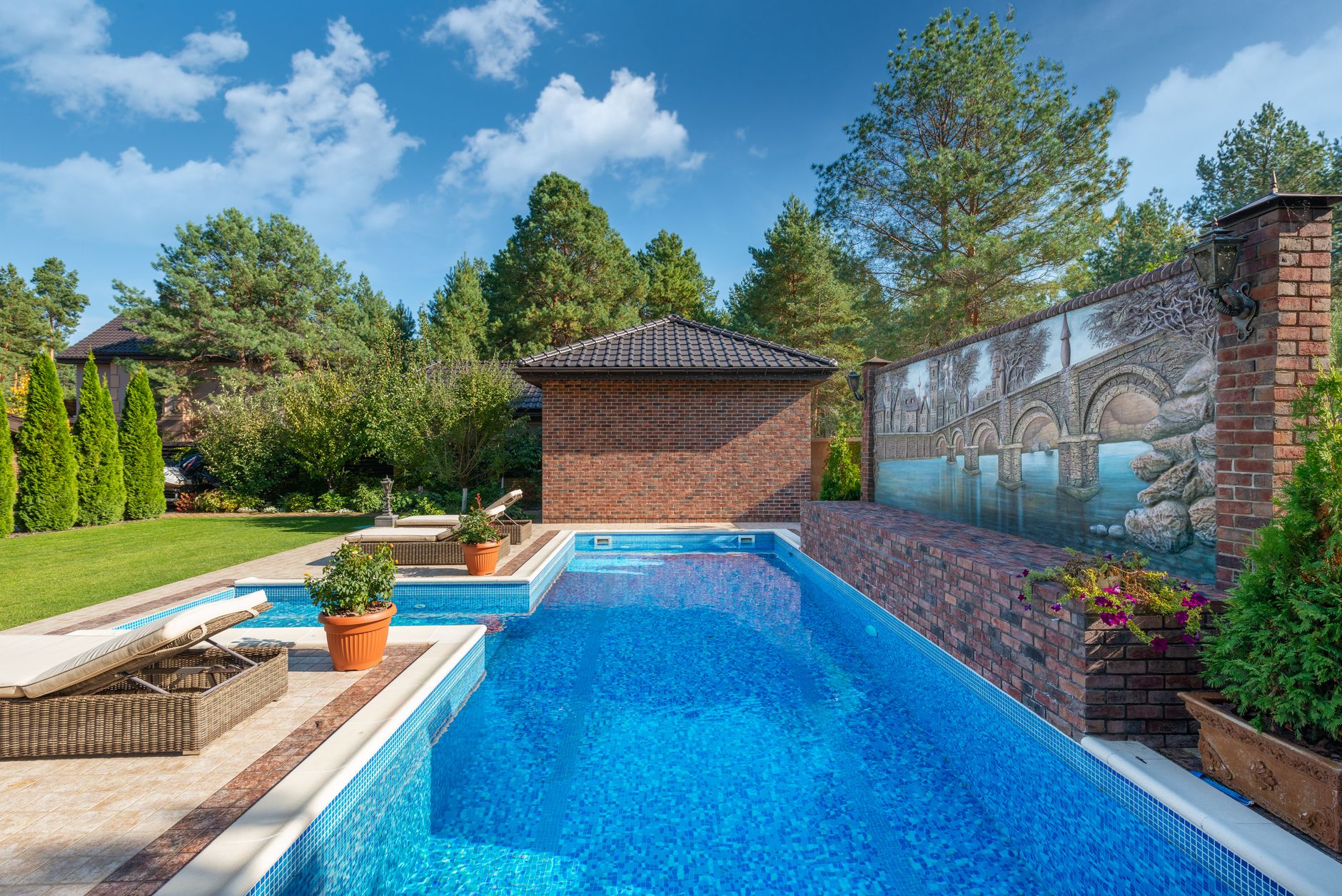 Der Eigentums-Pool im Garten