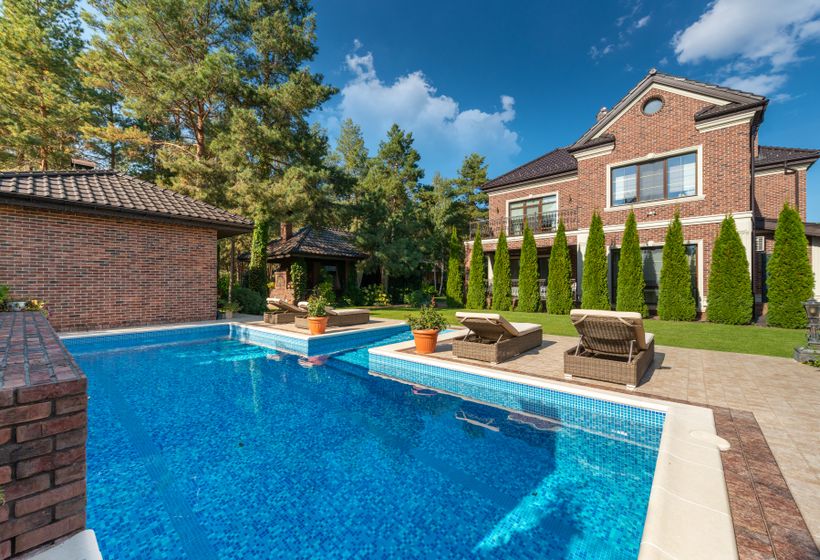 Luxury Pools & Spas