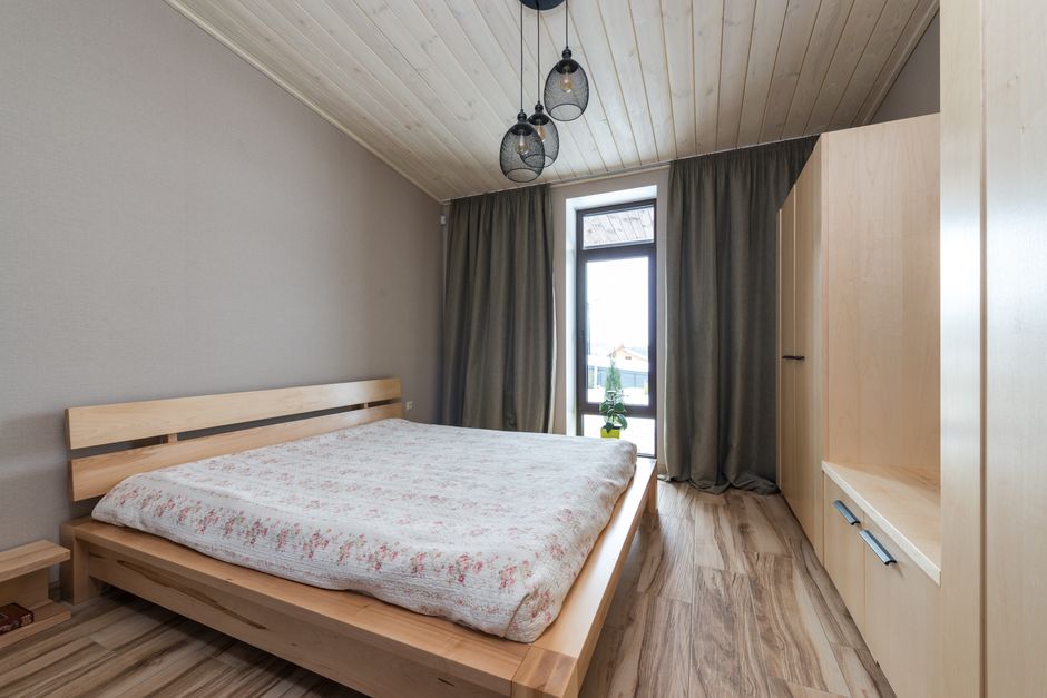 Tips for Creating a Functional Narrow Bedroom with Effective Narrow Bedroom Layout Ideas