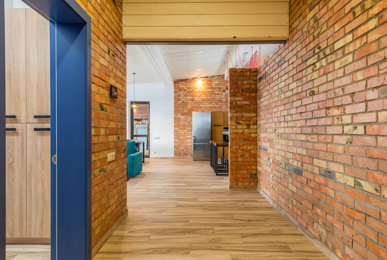 Flat & apartment removals Chipping — removals work in progress