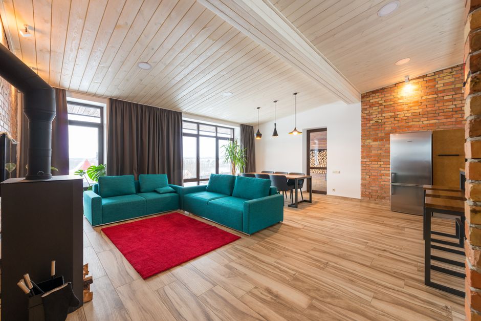 Zomers interieur met aquamarijn kussens. Zomers interieur met aquamarijn kussens.