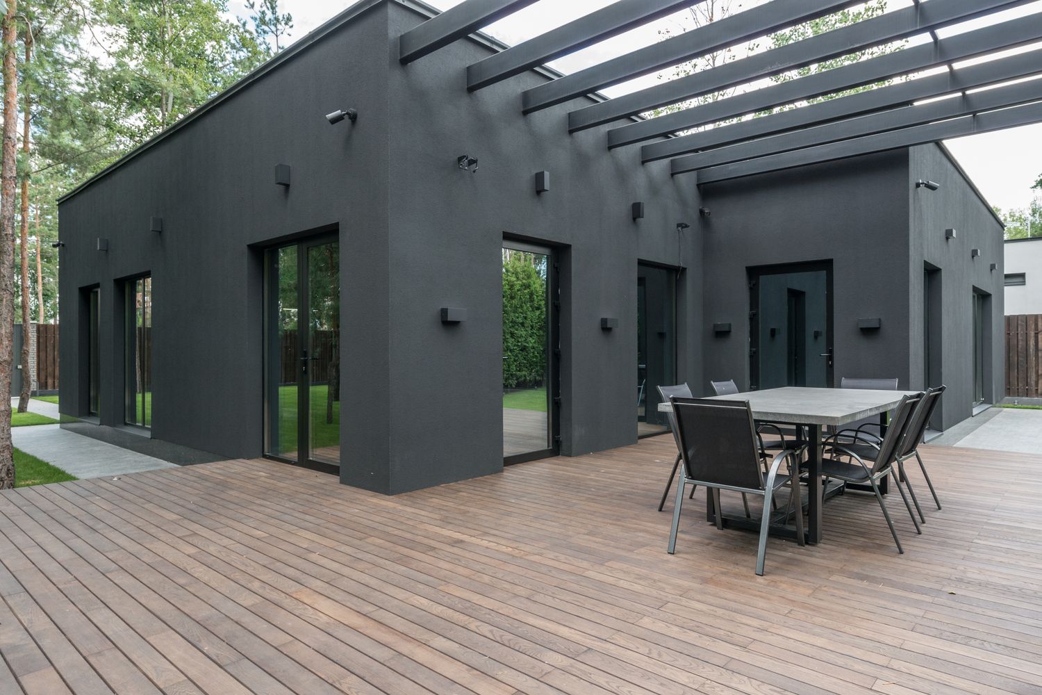 Moderne Holzterrasse von Holzscheune GmbH