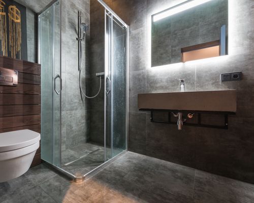 Frameless glass shower design