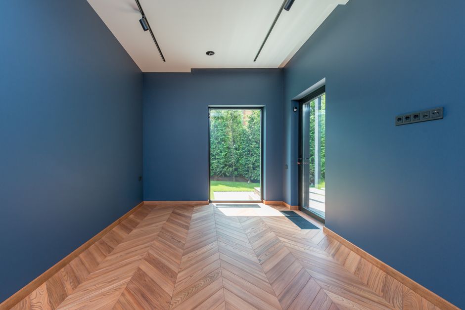 Blik verf met lage VOC voor interieur. Blik verf met lage VOC voor interieur.