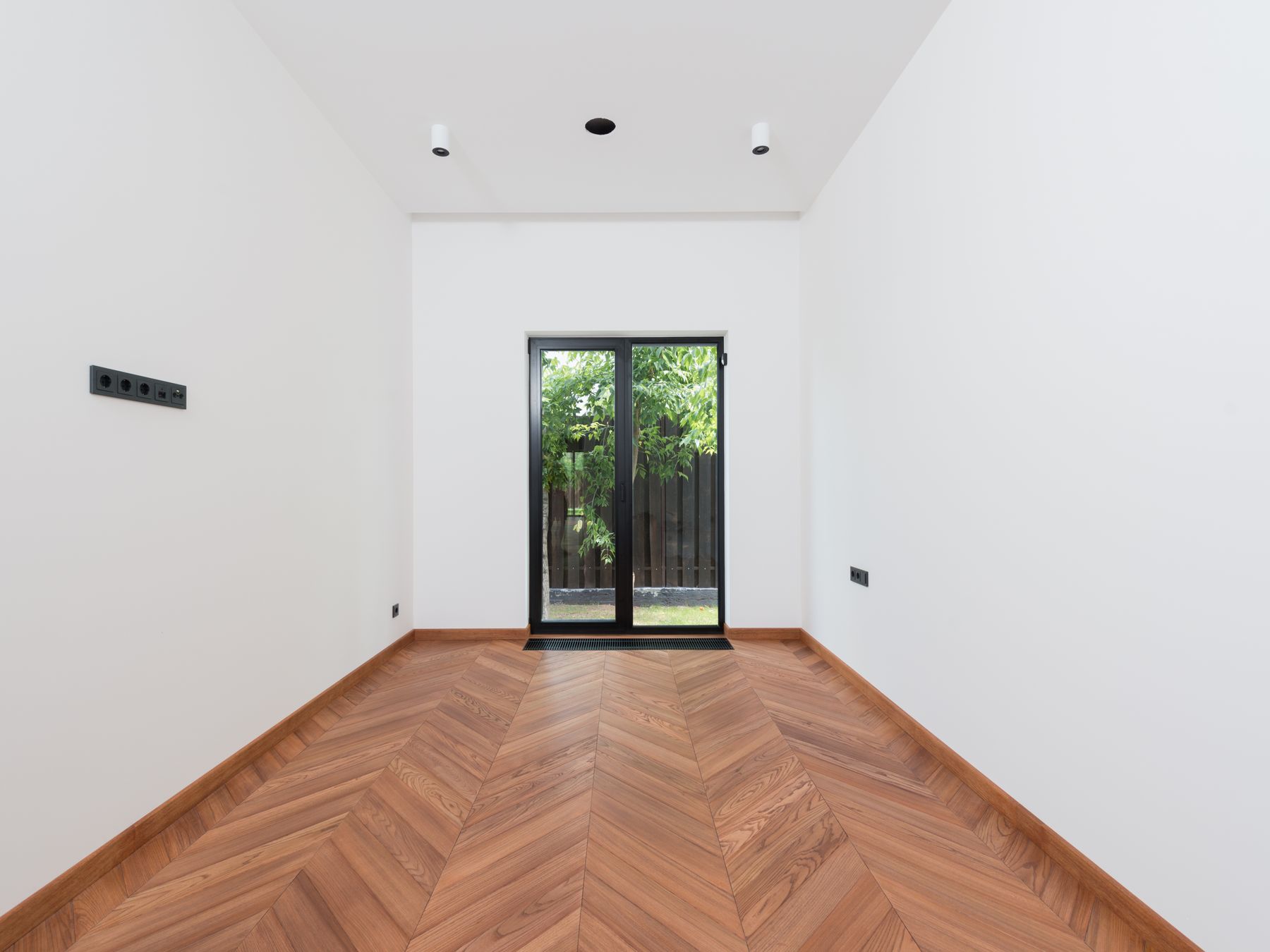 Plastering and Skimming in Northolt — a freshly painted, spotless finish