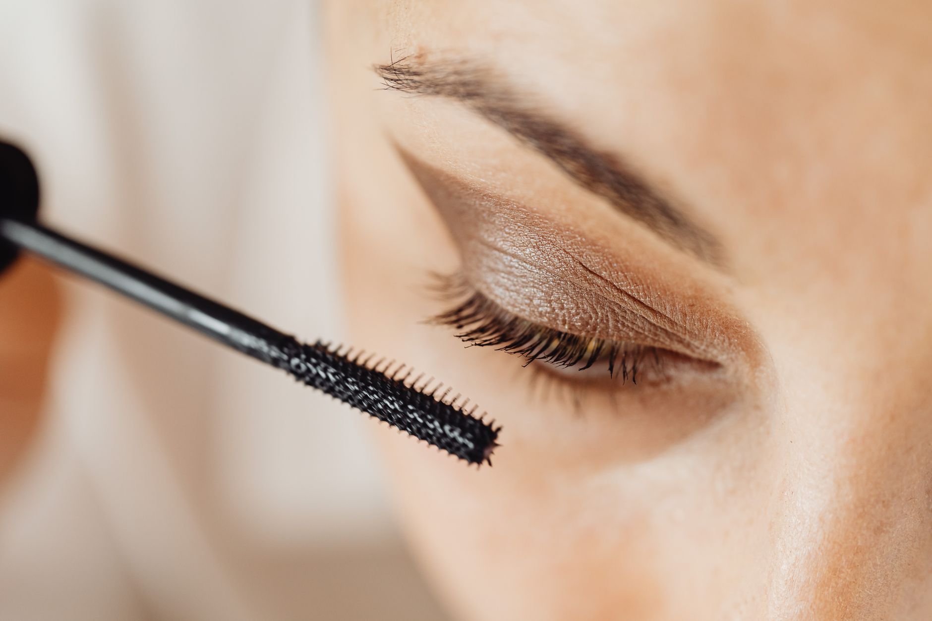 https://www.pexels.com/photo/a-woman-applying-mascara-7588600/