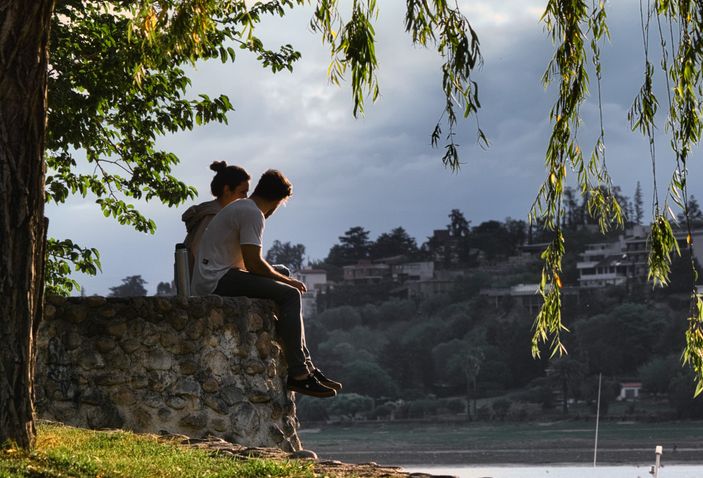 Online dating: starting a conversation on a niche platform