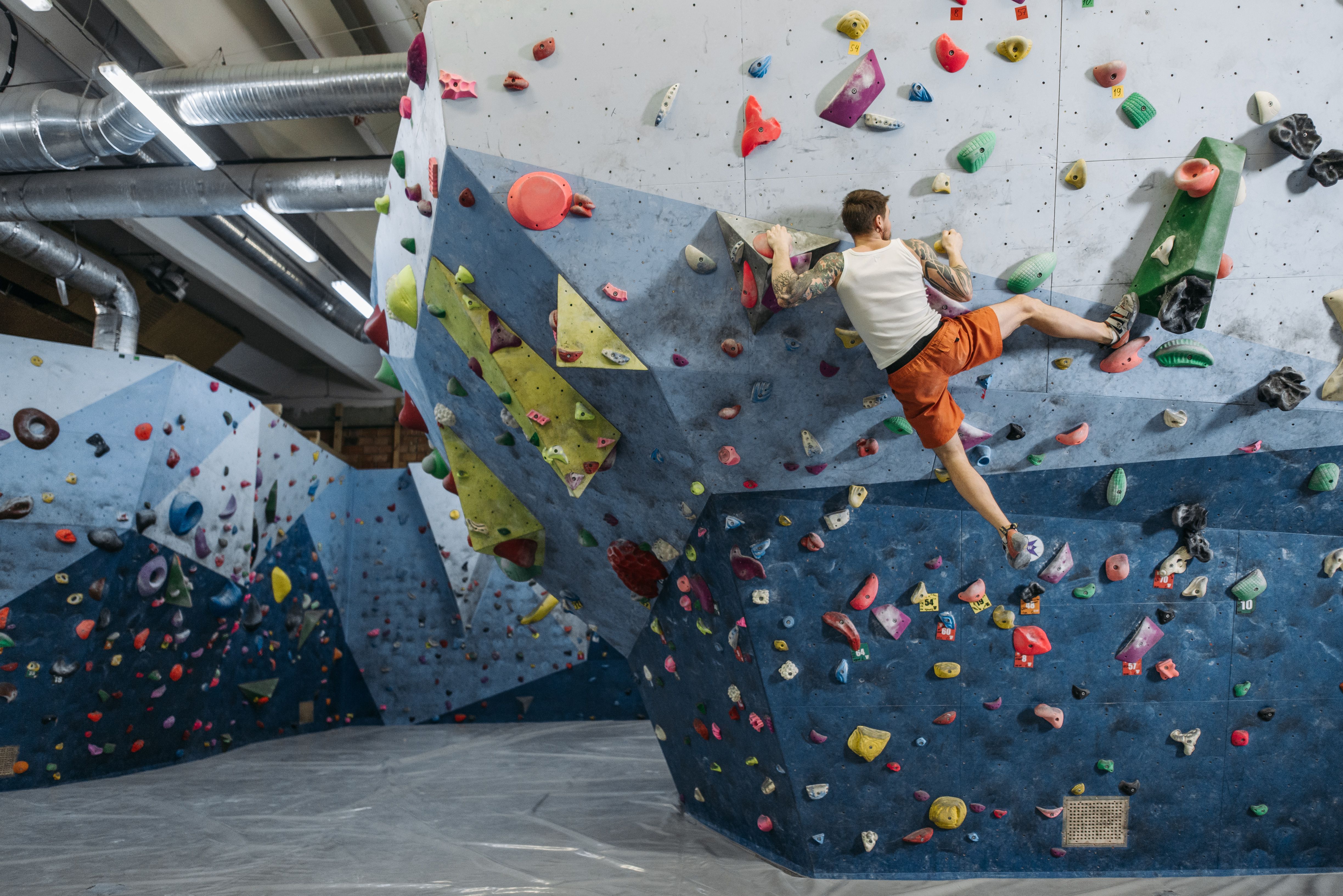 Indoor Bouldering Volume Technique: How to Master Large Holds in 2026
