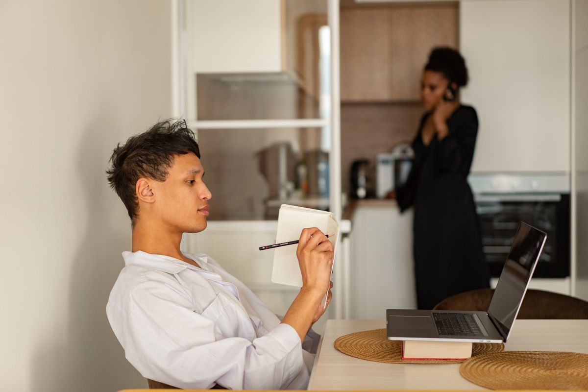student moves in Poplar — Student Moves in Poplar — the working end of the job
