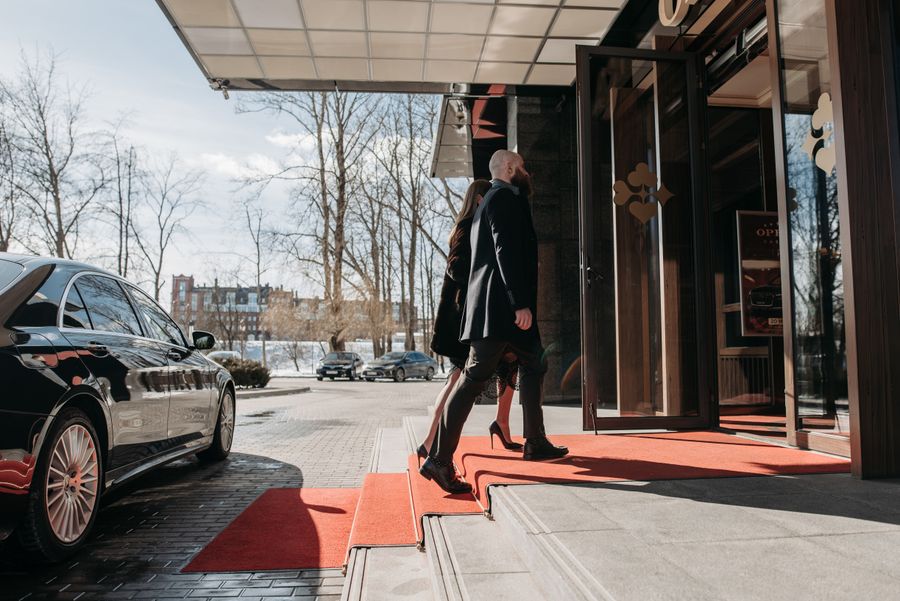 Traveller arriving at a boutique hotel entrance — photo by Pavel Danilyuk on Pexels