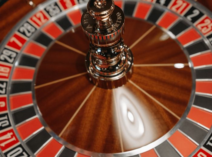Online Casino: Spielautomaten und Live-Spiele im Überblick