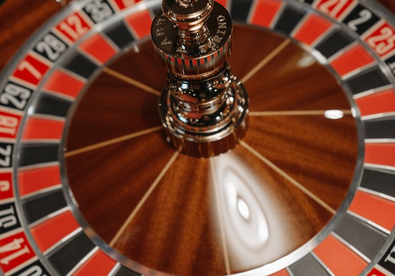 Online Casino: Spielautomaten und Live-Spiele im Überblick