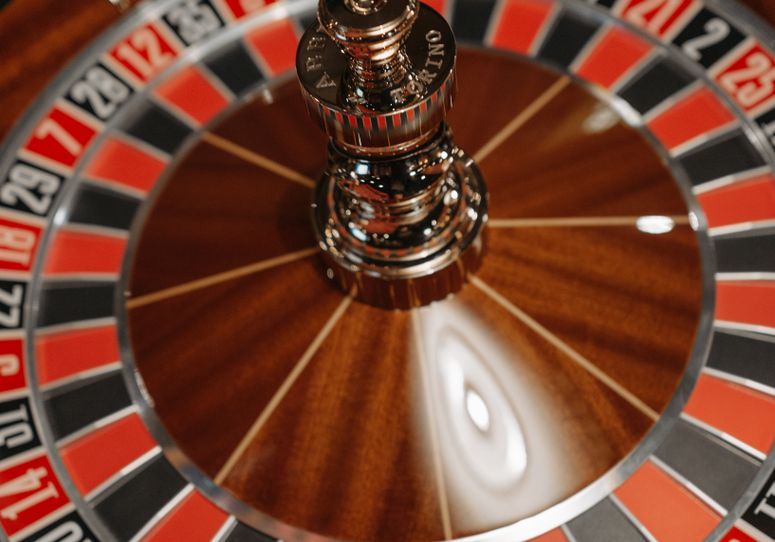 Online Casino: Spielautomaten und Live-Spiele im Überblick