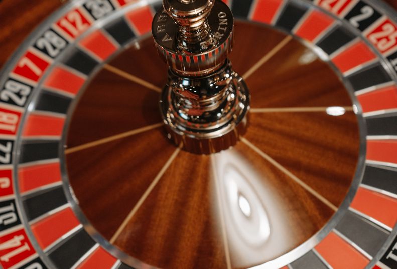 Online Casino: Spielautomaten und Live-Spiele im Überblick