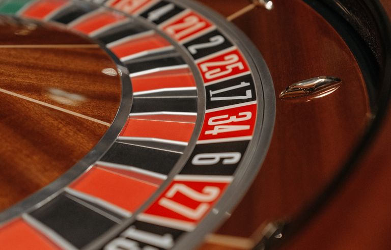 Online Casino: Spielautomaten und Live-Spiele im Überblick