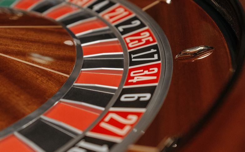 Online Casino: Spielautomaten und Live-Spiele im Überblick