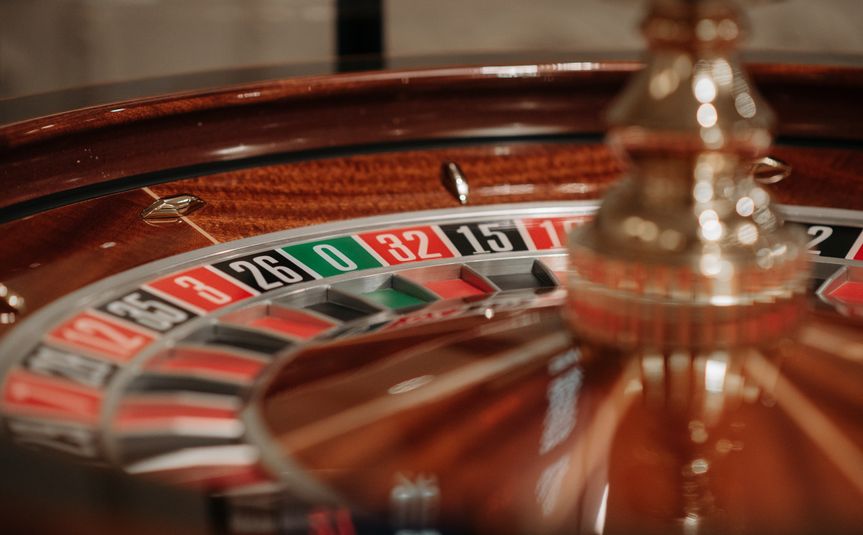 Online Casino: Spielautomaten und Live-Spiele im Überblick
