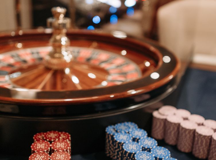 Online Casino: Spielautomaten und Live-Spiele im Überblick