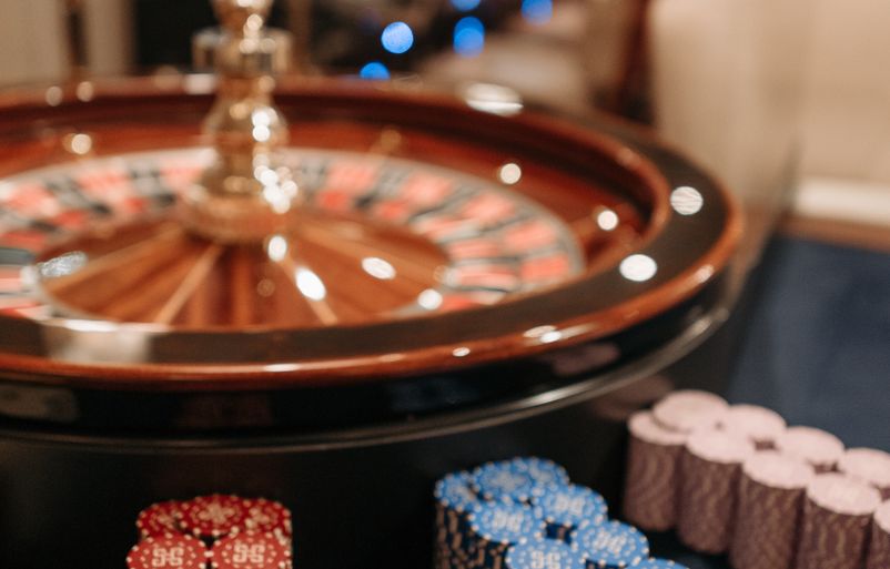 Online Casino: Spielautomaten und Live-Spiele im Überblick