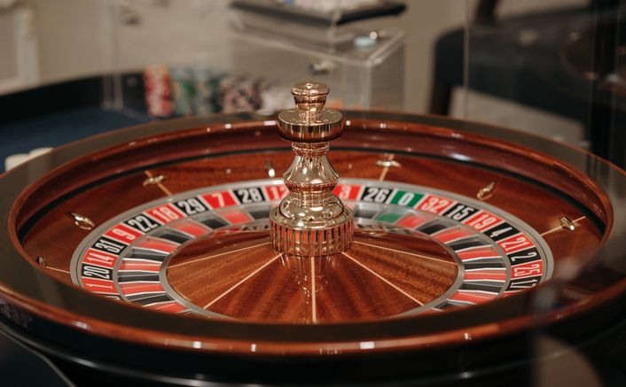 Online Casino: Spielautomaten und Live-Spiele im Überblick