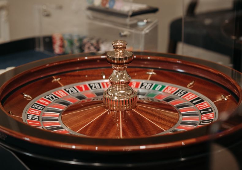 Online Casino: Spielautomaten und Live-Spiele im Überblick