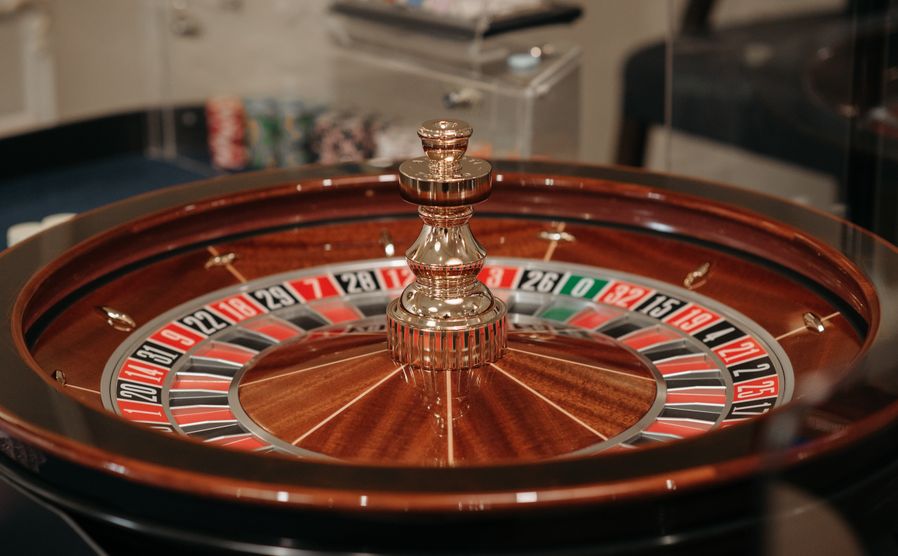 Online Casino: Spielautomaten und Live-Spiele im Überblick