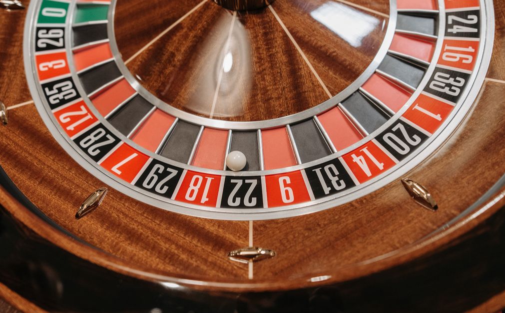 Online Casino: Spielautomaten und Live-Spiele im Überblick
