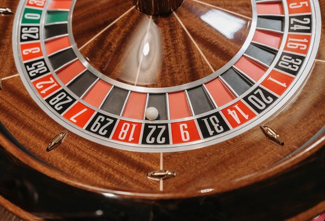 Online Casino: Spielautomaten und Live-Spiele im Überblick